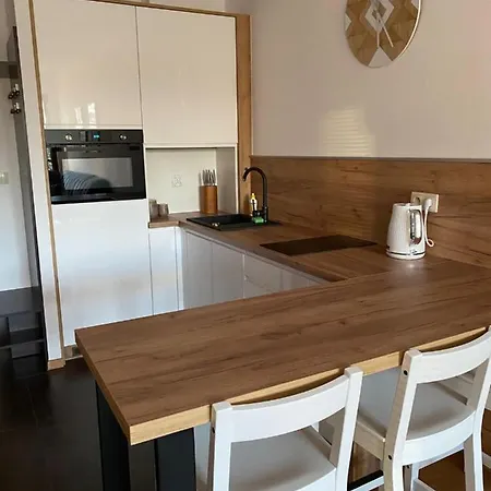Apartament A102 *